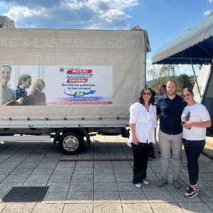 Весели караван и даље путује кроз Републику Српску: Подијељено око 400 комплета уџбеника у Билећи Весели караван и даље путује кроз Републику Српску: Подијељено око 400 комплета уџбеника у Билећи