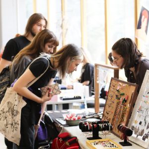 Вечерас и сутра: „Бајковити сајам“ на крову Дома омладине Вечерас и сутра: „Бајковити сајам“ на крову Дома омладине