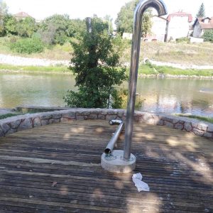 Оштећени тушеви: Новуређена оаза уз Врбас између Зеленог и Градског моста на мети вандала