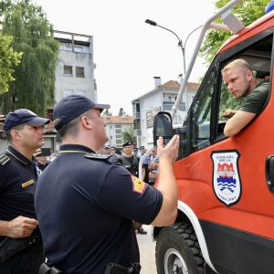 Пред вечерашњи протест у 19.00 часова, градоначелник поручио: Не дамо имовину Града, нису се стекли услови за данашњу деложацију Пред вечерашњи протест у 19.00 часова, градоначелник поручио: Не дамо имовину Града, нису се стекли услови за данашњу деложацију
