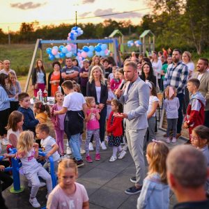 Уређено мјесто за најмлађе суграђане: Отворено ново игралиште у Рамићима, мјештане обишао градоначелник