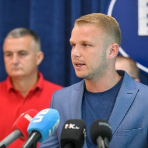 Постигнут договор, градоначелник: Превозници настављају да возе по повлаштеним цијенама