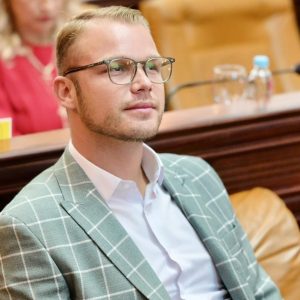 Ријешен проблем, почела објава одлука у Службеном гласнику: Ускоро конкурс за стипендије, али и бесплатне грађевинске дозволе