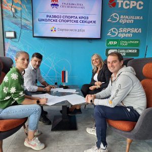 Потписан уговор: Град и ове године реализује пројекат под називом „Развој спорта кроз школске спортске секције“ Потписан уговор: Град и ове године реализује пројекат под називом „Развој спорта кроз школске спортске секције“