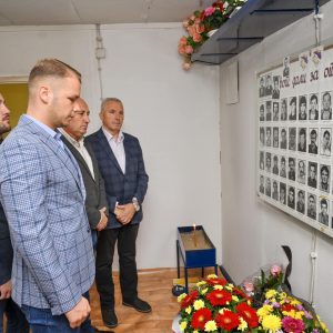 Служен парастос погинулим борцима МЗ Нова варош, присуствовао градоначелник Служен парастос погинулим борцима МЗ Нова варош, присуствовао градоначелник