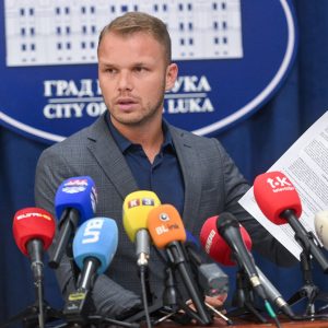 Након рјешења републичке инспекције о рушењу кружне раскрснице код „Екватора“, градоначелник поручио да се радови настављају још снажније Након рјешења републичке инспекције о рушењу кружне раскрснице код „Екватора“, градоначелник поручио да се радови настављају још снажније