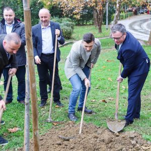 Донаторска садња: На Старчевици засађено медоносно биље у организацији Удружења Удас и Одјељења за комуналне послове
