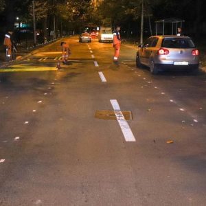 За бољу проходност саобраћаја: Проширена саобраћајница у Алеји Светог Саве и Улици Вука Караџића, у току исцртавање сигнализације За бољу проходност саобраћаја: Проширена саобраћајница у Алеји Светог Саве и Улици Вука Караџића, у току исцртавање сигнализације