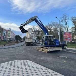 Asfaltiranje završnog sloja na trećem dijelu kružne rakrsnice od naselja Dolac prema Gimnaziji