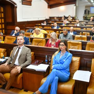 Усвојен дневни ред: Одборници ипак неће расправљати о смјени Шукала, градоначелник поручио како је ово и даље најнепродуктивнији сазив Скупштине Усвојен дневни ред: Одборници ипак неће расправљати о смјени Шукала, градоначелник поручио како је ово и даље најнепродуктивнији сазив Скупштине