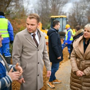 Почела изградња водоводног система на Пониру, радове обишао и градоначелник Почела изградња водоводног система на Пониру, радове обишао и градоначелник