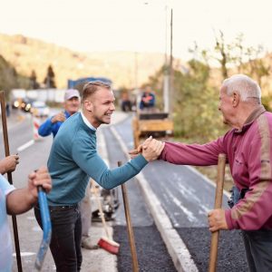 Градоначелник обишао радове на изградњи тротоара у Српским Топлицама Градоначелник обишао радове на изградњи тротоара у Српским Топлицама