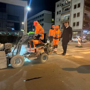 Градоначелник и синоћ обишао радове на формирању једносмјерног саобраћаја Градоначелник и синоћ обишао радове на формирању једносмјерног саобраћаја