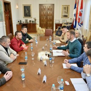 Градоначелник угостио представнике ФК „Карановца“ Градоначелник угостио представнике ФК „Карановца“