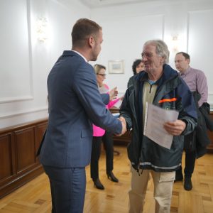 Градоначелник уручио додатна рјешења о бесплатној легализацији објеката Градоначелник уручио додатна рјешења о бесплатној легализацији објеката