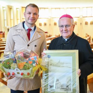 Градоначелник на божићној миси, честитао Божић припадницима католичке вјероисповијести Градоначелник на божићној миси, честитао Божић припадницима католичке вјероисповијести