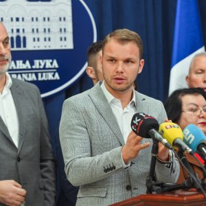 Градоначелник најавио сједницу и састанак са одборницима: Остаћемо при предложеном рјешењу, ребаланс без краткорочног кредита је као бицикл без точкова Градоначелник најавио сједницу и састанак са одборницима: Остаћемо при предложеном рјешењу, ребаланс без краткорочног кредита је као бицикл без точкова