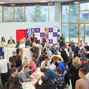 Gradonačelnik održao sastanak sa predstavnicima dnevnih centara sa područja grada, posjetio i centar „Moja luka“ Gradonačelnik održao sastanak sa predstavnicima dnevnih centara sa područja grada, posjetio i centar „Moja luka“