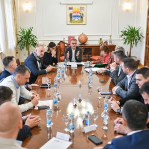 Održan konsultativni sastanak o Rebalansu i Nacrtu budžeta, gradonačelnik pozvao odbornike da uvoje rebalans i predlože projekte za narednu godinu Održan konsultativni sastanak o Rebalansu i Nacrtu budžeta, gradonačelnik pozvao odbornike da uvoje rebalans i predlože projekte za narednu godinu