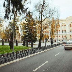 Безбједније за пјешаке: Уз новоизграђену саобраћајницу код хотела “Босна” постављена заштитна ограда