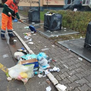 Заједно до уређенијег града: Апел да се не одлаже отпад поред контејнера