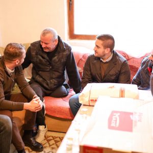 Поводом Божића: Градоначелник обрадовао породицу Малић из села Мелина Поводом Божића: Градоначелник обрадовао породицу Малић из села Мелина