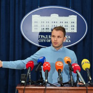 Градоначелник поручио: Једина могућност за исплате плата и других давања доношење ребаланса буџета