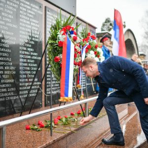 Полагањем вијенаца и одавањем почасти херојима почело обиљежавање Дана Републике Српске Полагањем вијенаца и одавањем почасти херојима почело обиљежавање Дана Републике Српске