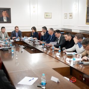 Градоначелник након састанка: Одборници исказали спремност да раде, и даље немамо одговор руководства Скупштине о термину сједнице Градоначелник након састанка: Одборници исказали спремност да раде, и даље немамо одговор руководства Скупштине о термину сједнице