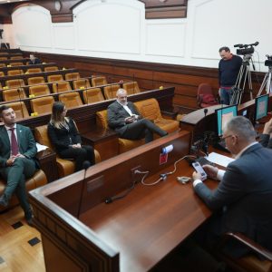 Због недостатка кворума, поново прекинута ванредна сједница Скупштине Града Због недостатка кворума, поново прекинута ванредна сједница Скупштине Града