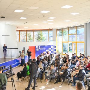 Подршка младима: Градоначелник уручио рјешења о стипендирању студената