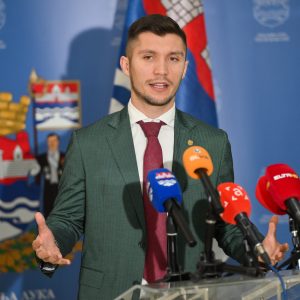 Сједница Скупштине поново прекинута, градски менаџер: Бизарности којим свједочимо ући ће у историју парламентаризма