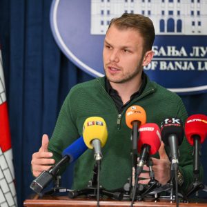 Градоначелник најавио заједничку борбу и поручио: Одбијене одлуке нису моје личне жеље, већ животне потребе грађана Градоначелник најавио заједничку борбу и поручио: Одбијене одлуке нису моје личне жеље, већ животне потребе грађана