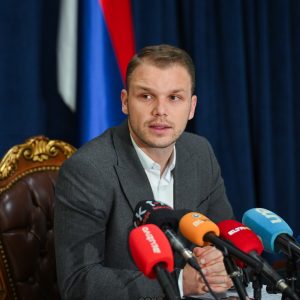 У складу са Пословником, градоначелник заказао сједницу Колегијума и поручио: Тражимо да се одржи редовно засједање Скупштине Града У складу са Пословником, градоначелник заказао сједницу Колегијума и поручио: Тражимо да се одржи редовно засједање Скупштине Града