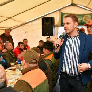 Традиционала манифестација: Градоначелник присуствовао ловно-туристичкој манифестацији “Дани вука Чемерница 2024” Традиционала манифестација: Градоначелник присуствовао ловно-туристичкој манифестацији “Дани вука Чемерница 2024”