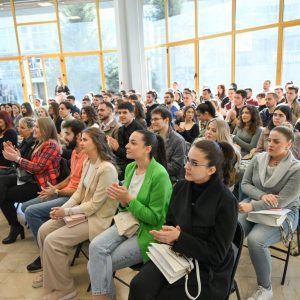 У току подјела рјешења о стипендирању студената, слиједи исплата прве рате У току подјела рјешења о стипендирању студената, слиједи исплата прве рате