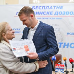 Настављено уручење рјешења, градоначелник: Ближимо се броју од 5.000 бесплатно легализованих објеката Настављено уручење рјешења, градоначелник: Ближимо се броју од 5.000 бесплатно легализованих објеката