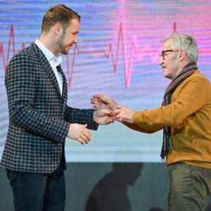 Гест захвалности за хуманост: Градоначелник уручио картице за бесплатан паркинг добровољним даваоцима крви Гест захвалности за хуманост: Градоначелник уручио картице за бесплатан паркинг добровољним даваоцима крви