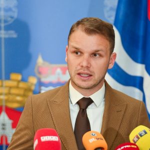 Градоначелник: Имам вјеру и оптимизам да ће одборници подржати рјешење за Бањицу, амандман предсједника на порез на непокретност није добра мјера Градоначелник: Имам вјеру и оптимизам да ће одборници подржати рјешење за Бањицу, амандман предсједника на порез на непокретност није добра мјера