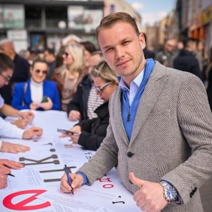 Почело потписивање петиције: Градоначелник позвао суграђане да подрже иницијативу за забрану рада коцкарница у близини школа