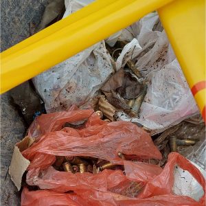 Приликом чишћења депоније пронађена муниција и бомба, упућен апел да се нелегално оружје пријави полицијској станици Приликом чишћења депоније пронађена муниција и бомба, упућен апел да се нелегално оружје пријави полицијској станици