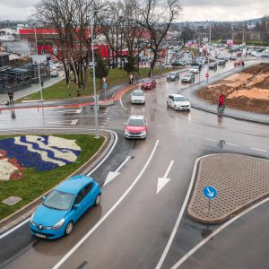 Додатно повећана проточност саобраћаја: Формиране двије траке за искључење из кружног тока према Гимназији