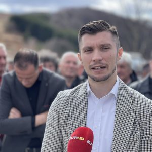 Кресојевић са мјештанима Мањаче: За Бањицу смо предложили рјешење на Скупштини Града, овај систем није завршен прије десетак година Кресојевић са мјештанима Мањаче: За Бањицу смо предложили рјешење на Скупштини Града, овај систем није завршен прије десетак година