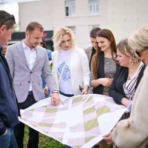 Ниче још једна зелена оаза у центру града: Градоначелник обишао радове на изградњи парка књиге