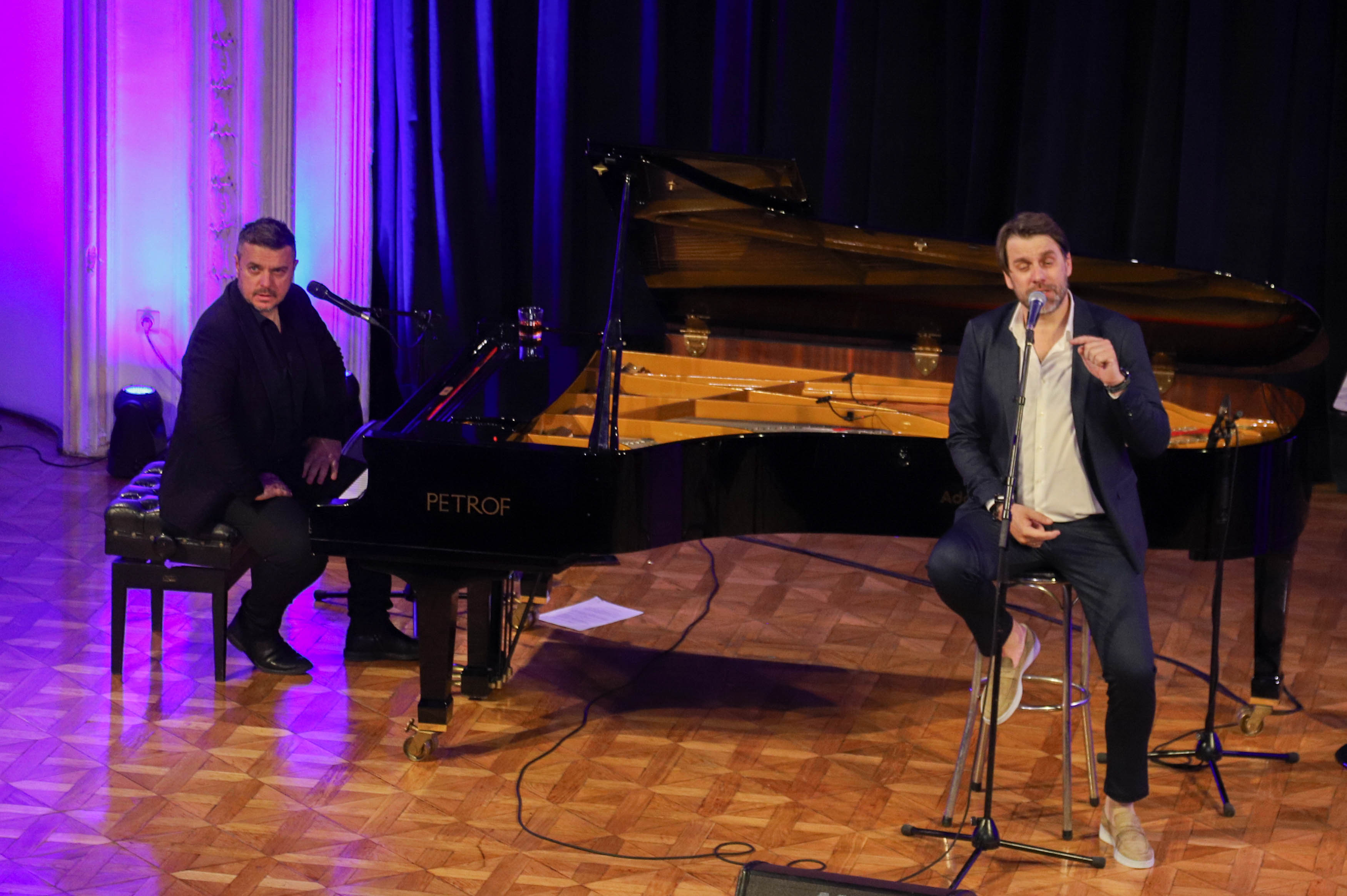  Фото архива 