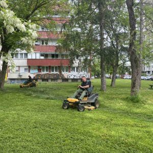 Настављено кошење: Екипе тренутно у насељима Борик и Старчевица