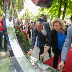 Тужна годишњица: Обиљежене 32 године од смрти 12 беба на Клиничком центру Тужна годишњица: Обиљежене 32 године од смрти 12 беба на Клиничком центру