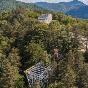 Видиковац на Бањ брду: Постављена челична конструкција Видиковац на Бањ брду: Постављена челична конструкција