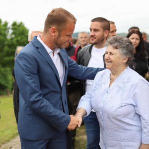 Градоначелник у Славићкој мјештаним поручио: Завршавамо пројекат водоснабдијевања вриједан 1.7 милиона КМ Градоначелник у Славићкој мјештаним поручио: Завршавамо пројекат водоснабдијевања вриједан 1.7 милиона КМ