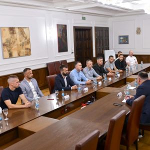 Шампиони: Градоначелник уприличио пријем за фудбалере Борца Шампиони: Градоначелник уприличио пријем за фудбалере Борца